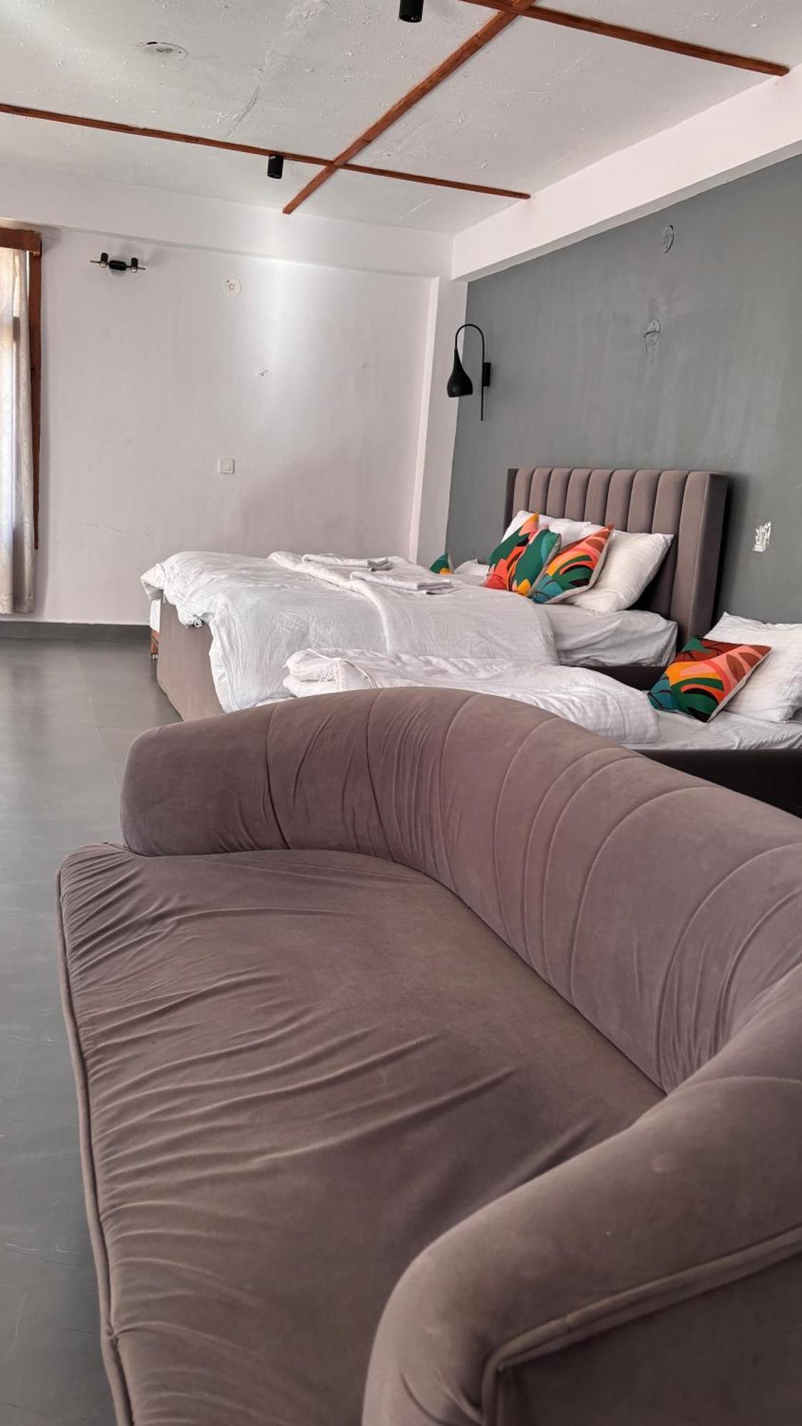 Hotel Peppy Nomads Luxuria Jibhi Exterior foto